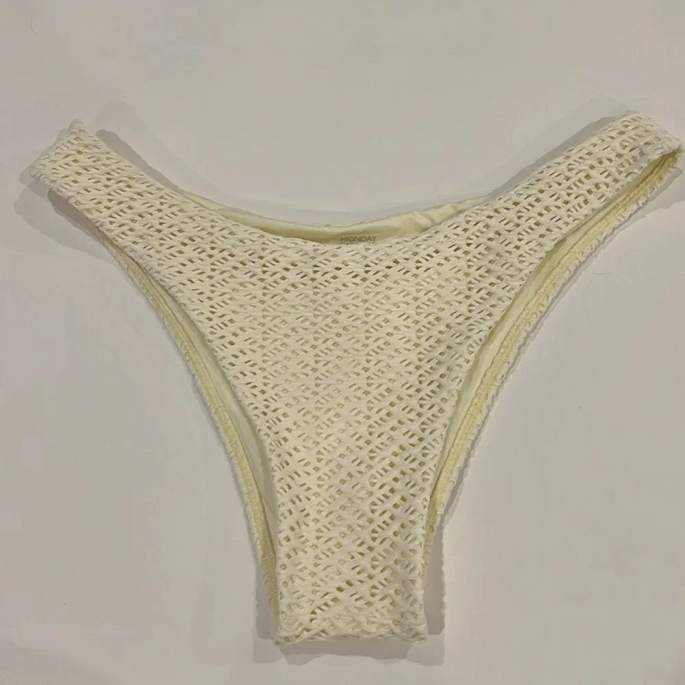 Monday Swimwear Byron Bottom- Ivory Crochet size medium